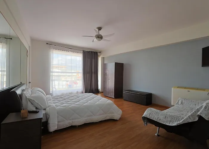 Fay\'S Mirror Apartment